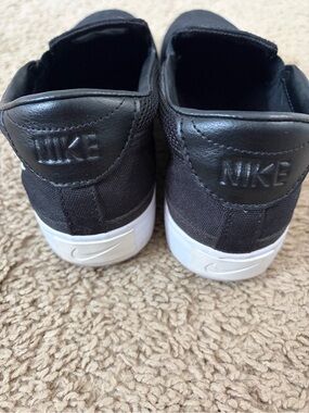 Nike Black & White Low-Top Skate Sneakers